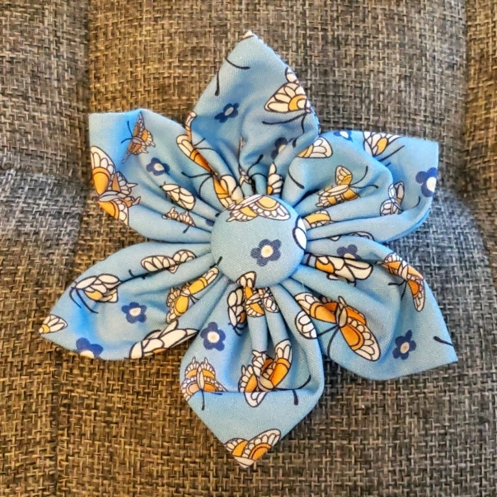 Lionet Paws Blue with Butterfly Print Dog Collar Size L 16-24 Inches